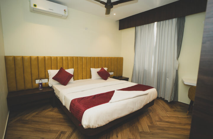 DELUXE QUEEN AC ROOM